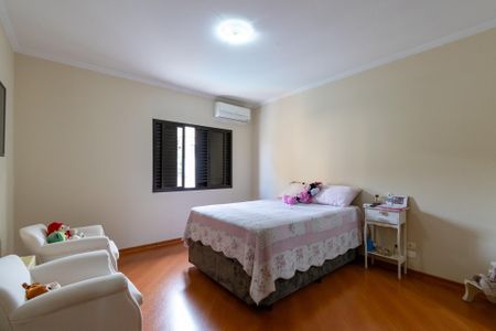 Casa à venda com 298m², 4 quartos e 3 vagasSuíte 2