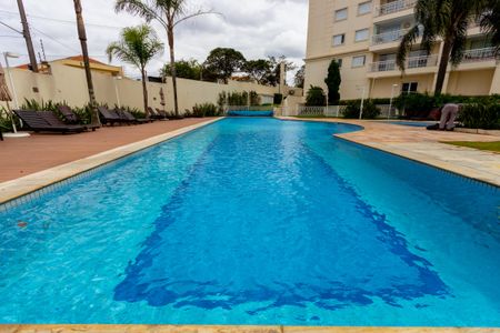 Apartamento à venda com 96m², 3 quartos e 2 vagas Apartamento à venda com 96m², 3 quartos e 2 vagasÁrea comum - Piscina