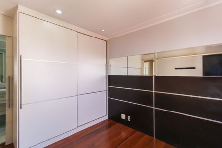 Apartamento à venda com 96m², 3 quartos e 2 vagas Apartamento à venda com 96m², 3 quartos e 2 vagasSuíte