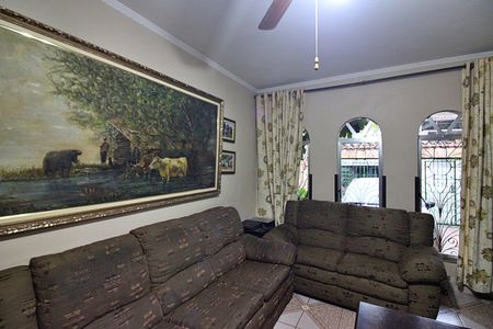 Casa à venda com 220m², 4 quartos e 2 vagasSala