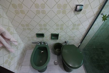 Casa à venda com 220m², 4 quartos e 2 vagasSuíte Banheiro