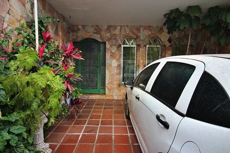 Casa à venda com 220m², 4 quartos e 2 vagasGaragem