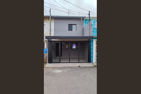 Casa à venda com 100m², 2 quartos e 1 vaga Casa à venda com 100m², 2 quartos e 1 vagaFachada