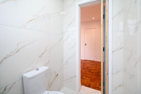 Casa à venda com 100m², 2 quartos e 1 vaga Casa à venda com 100m², 2 quartos e 1 vagaBanheiro da Suíte