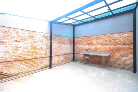 Casa à venda com 100m², 2 quartos e 1 vaga Casa à venda com 100m², 2 quartos e 1 vagaQuintal