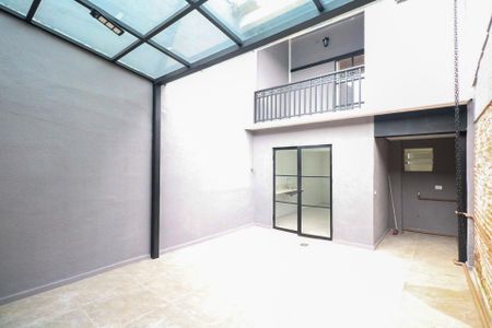 Casa à venda com 100m², 2 quartos e 1 vaga Casa à venda com 100m², 2 quartos e 1 vagaQuintal