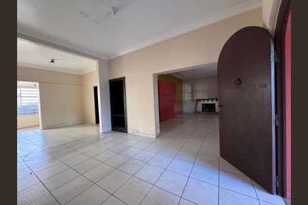 Casa à venda com 472m², 6 quartos e 15 vagasSala