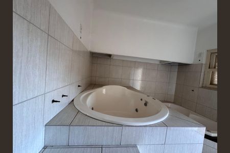 Casa à venda com 472m², 6 quartos e 15 vagasBanheiro 1