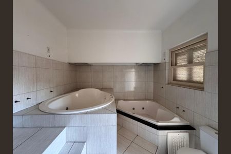 Casa à venda com 472m², 6 quartos e 15 vagasBanheiro 1