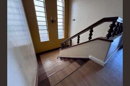 Casa à venda com 472m², 6 quartos e 15 vagasEscadas