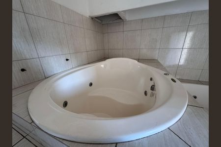 Casa à venda com 472m², 6 quartos e 15 vagasBanheiro 1