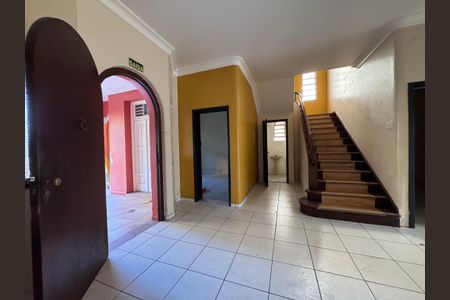 Casa à venda com 472m², 6 quartos e 15 vagasSala
