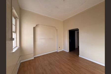 Casa à venda com 472m², 6 quartos e 15 vagasQuarto 2