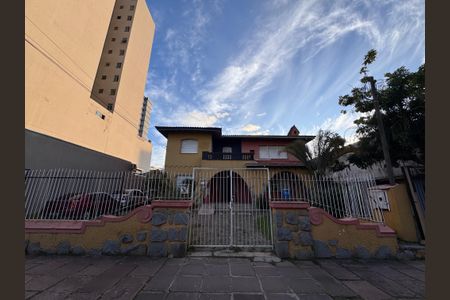 Casa à venda com 472m², 6 quartos e 15 vagasFachada