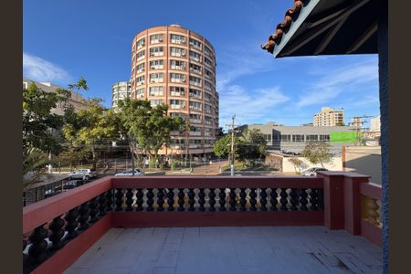 Casa à venda com 472m², 6 quartos e 15 vagasVaranda 2