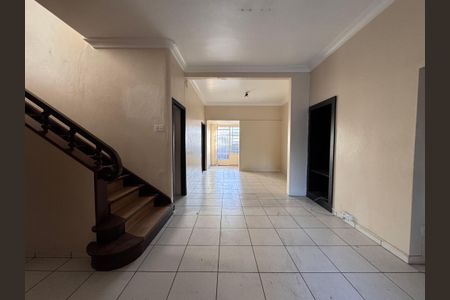 Casa à venda com 472m², 6 quartos e 15 vagasSala