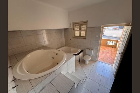 Casa à venda com 472m², 6 quartos e 15 vagasBanheiro 1