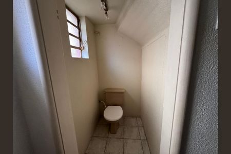 Casa à venda com 472m², 6 quartos e 15 vagasBanheiro de Serviço