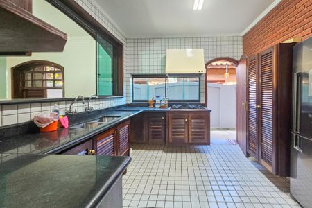 Casa para alugar com 398m², 3 quartos e 2 vagas Casa para alugar com 398m², 3 quartos e 2 vagascozinha