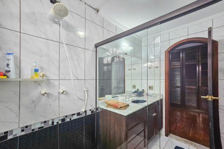 Casa para alugar com 398m², 3 quartos e 2 vagas Casa para alugar com 398m², 3 quartos e 2 vagasbanheiro da suíte 3