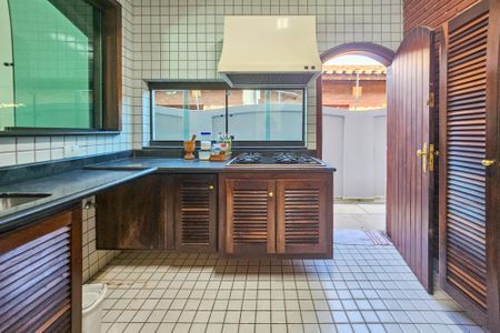 Casa para alugar com 398m², 3 quartos e 2 vagas Casa para alugar com 398m², 3 quartos e 2 vagascozinha