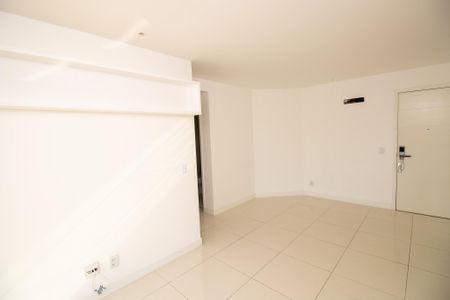 Apartamento à venda com 70m², 2 quartos e 1 vaga Apartamento à venda com 70m², 2 quartos e 1 vagaSala