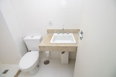 Apartamento à venda com 70m², 2 quartos e 1 vaga Apartamento à venda com 70m², 2 quartos e 1 vagaBanheiro da Suíte 2