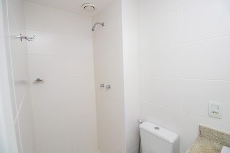 Apartamento à venda com 70m², 2 quartos e 1 vaga Apartamento à venda com 70m², 2 quartos e 1 vagaBanheiro da Suíte 2