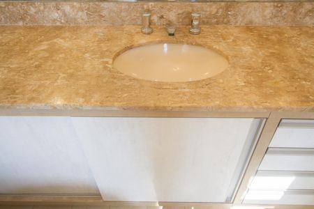 Apartamento à venda com 80m², 1 quarto e 2 vagasBanheiro Suite 