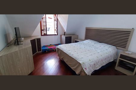 Casa à venda com 220m², 3 quartos e 4 vagasSuíte