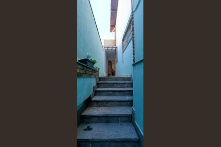 Casa à venda com 220m², 3 quartos e 4 vagasEscada Externa