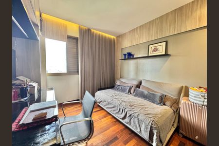 Apartamento à venda com 230m², 4 quartos e 4 vagas Apartamento à venda com 230m², 4 quartos e 4 vagasQuarto Suíte 2