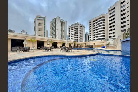 Apartamento à venda com 230m², 4 quartos e 4 vagas Apartamento à venda com 230m², 4 quartos e 4 vagasPiscina descoberta