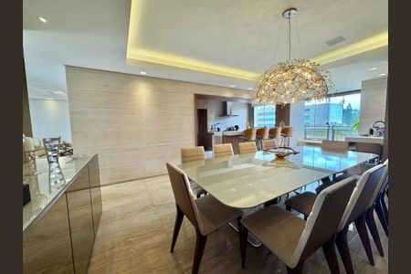 Apartamento à venda com 230m², 4 quartos e 4 vagas Apartamento à venda com 230m², 4 quartos e 4 vagasSala