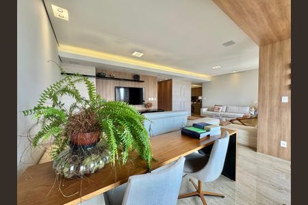 Apartamento à venda com 230m², 4 quartos e 4 vagas Apartamento à venda com 230m², 4 quartos e 4 vagasSala