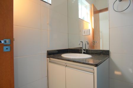 Casa de condomínio à venda com 110m², 2 quartos e 2 vagasBanheiro da Suíte 2