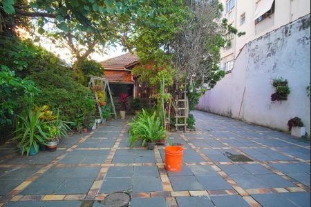 Casa à venda com 370m², 2 quartos e 2 vagasPátio