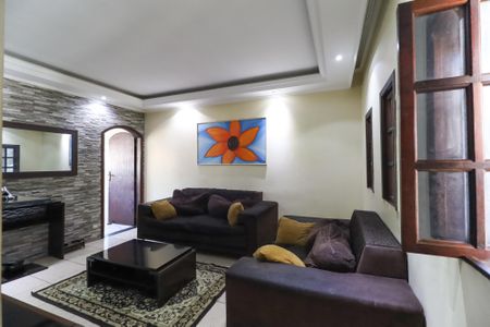 Casa à venda com 100m², 2 quartos e 2 vagas Casa à venda com 100m², 2 quartos e 2 vagasSala