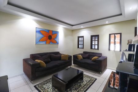 Casa à venda com 100m², 2 quartos e 2 vagas Casa à venda com 100m², 2 quartos e 2 vagasSala