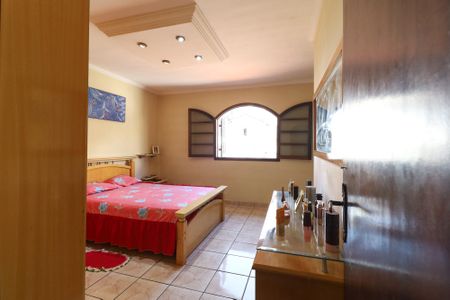 Casa à venda com 100m², 2 quartos e 2 vagas Casa à venda com 100m², 2 quartos e 2 vagasQuarto 1