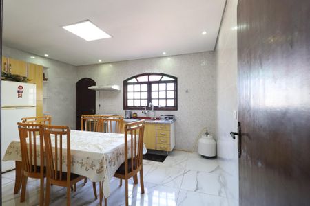 Casa à venda com 100m², 2 quartos e 2 vagas Casa à venda com 100m², 2 quartos e 2 vagasCopa