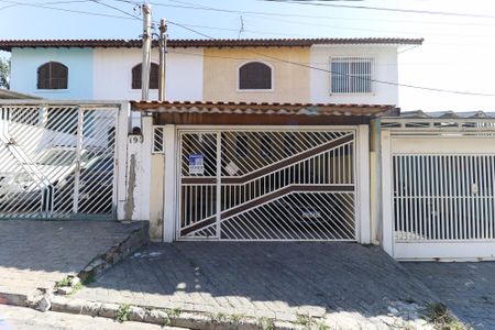 Casa à venda com 100m², 2 quartos e 2 vagas Casa à venda com 100m², 2 quartos e 2 vagasFachada