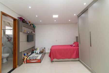 Casa à venda com 130m², 3 quartos e 4 vagasSuíte 3