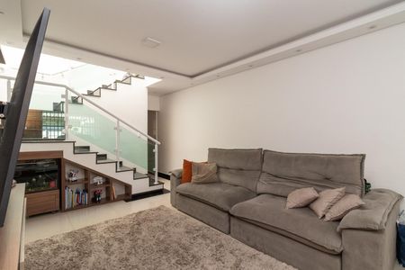 Casa à venda com 130m², 3 quartos e 4 vagasSala