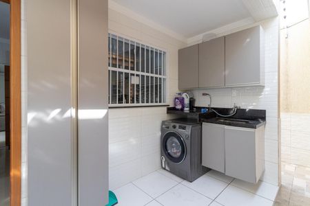 Casa à venda com 130m², 3 quartos e 4 vagasÁrea de Serviço