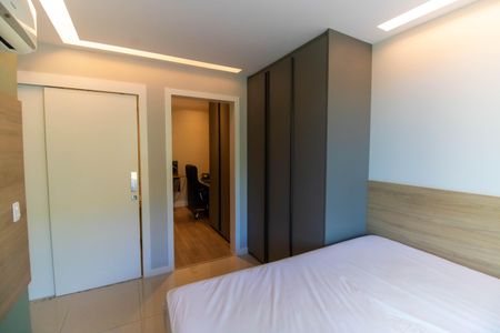 Apartamento à venda com 230m², 3 quartos e 2 vagas Apartamento à venda com 230m², 3 quartos e 2 vagasSuíte 1
