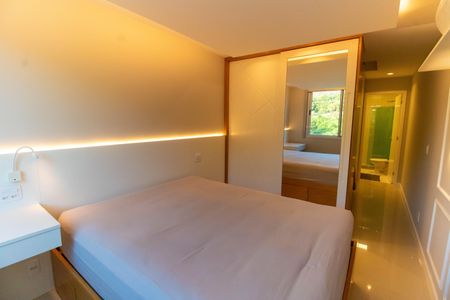 Apartamento à venda com 230m², 3 quartos e 2 vagas Apartamento à venda com 230m², 3 quartos e 2 vagasSuíte 2