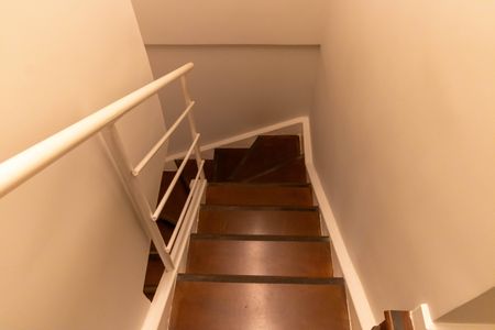 Apartamento à venda com 230m², 3 quartos e 2 vagas Apartamento à venda com 230m², 3 quartos e 2 vagasEscada