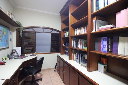 Casa à venda com 372m², 4 quartos e 1 vagaEscritório