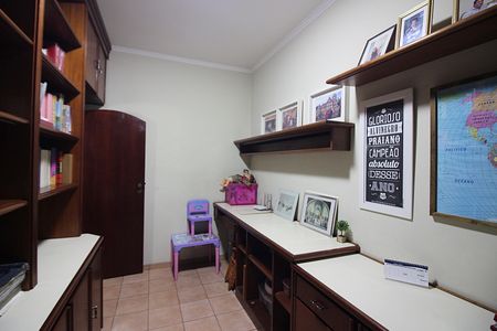 Casa à venda com 372m², 4 quartos e 1 vagaEscritório